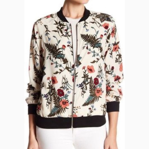 West Kei Jackets & Blazers - West Kei bomber jacket
Women’s size L